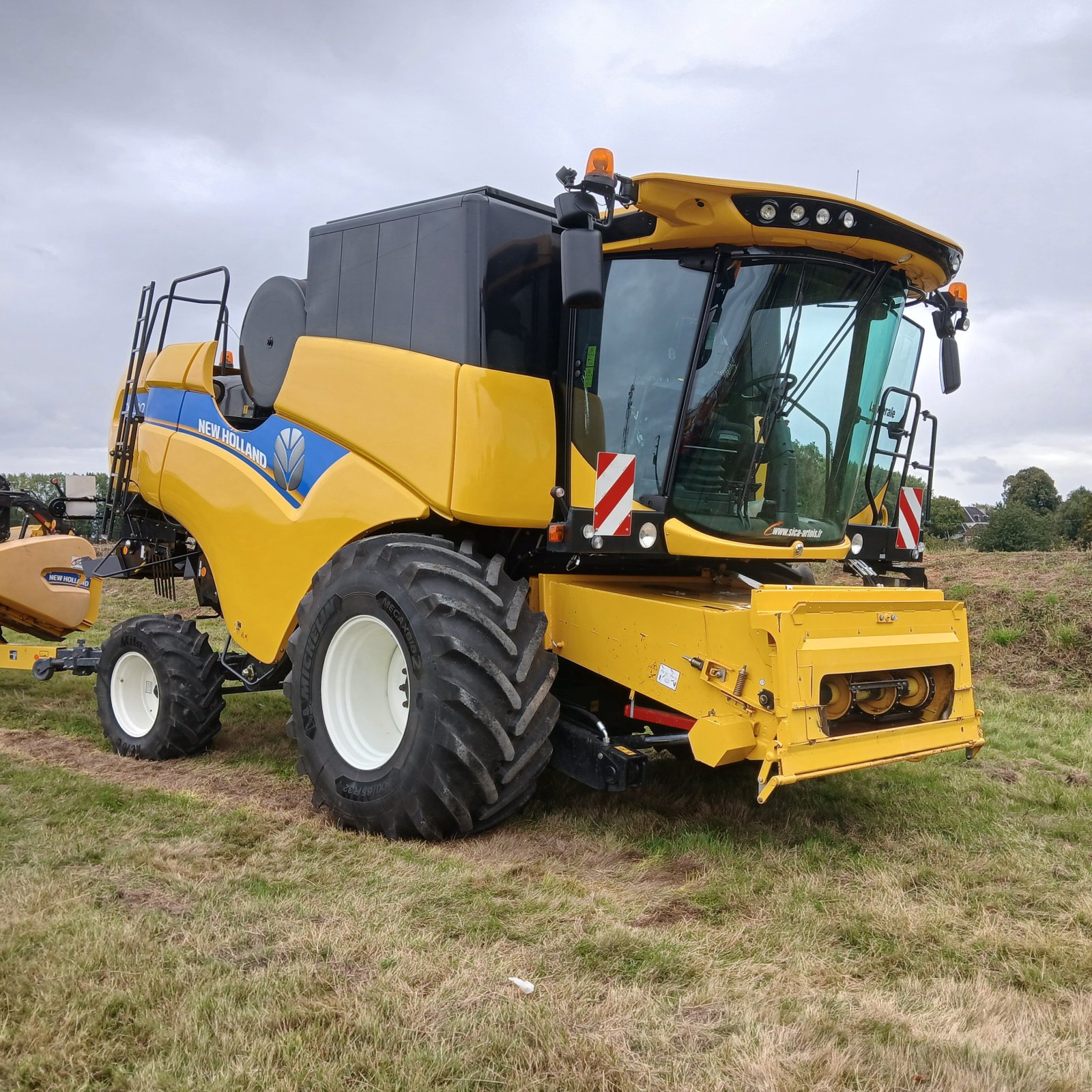 Mähdrescher del tipo New Holland CX 6.90, Gebrauchtmaschine In HERLIN LE SEC (Immagine 2)