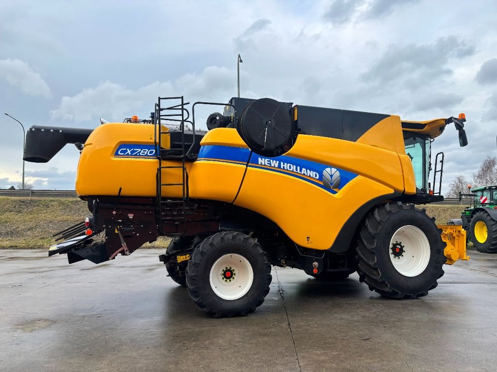 Mähdrescher van het type New Holland CX 7.80, Gebrauchtmaschine in Baillonville (Foto 3)