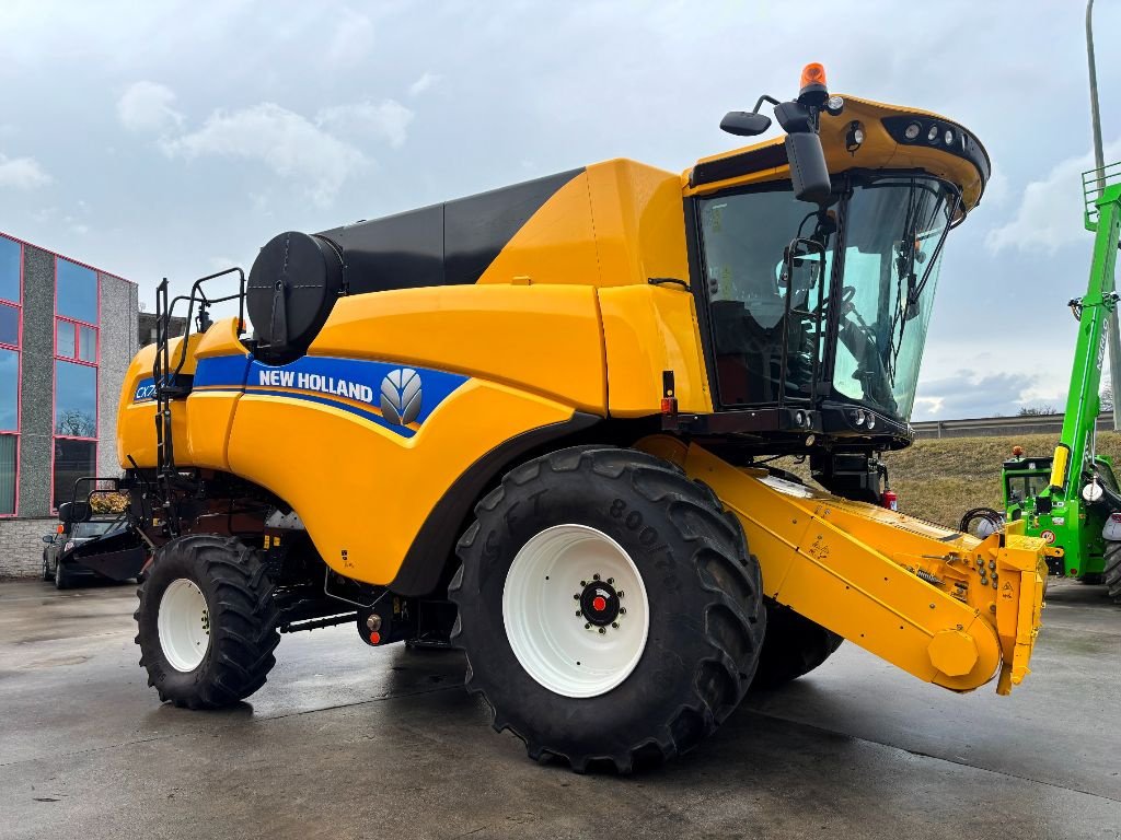 Mähdrescher van het type New Holland CX 7.80, Gebrauchtmaschine in Baillonville (Foto 10)