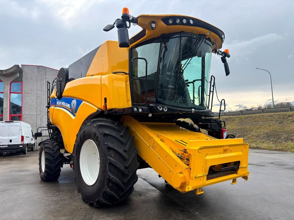 Mähdrescher van het type New Holland CX 7.80, Gebrauchtmaschine in Baillonville (Foto 7)