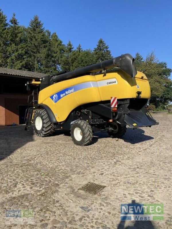 Mähdrescher des Typs New Holland CX 8040, Gebrauchtmaschine in Syke-Heiligenfelde (Bild 4)