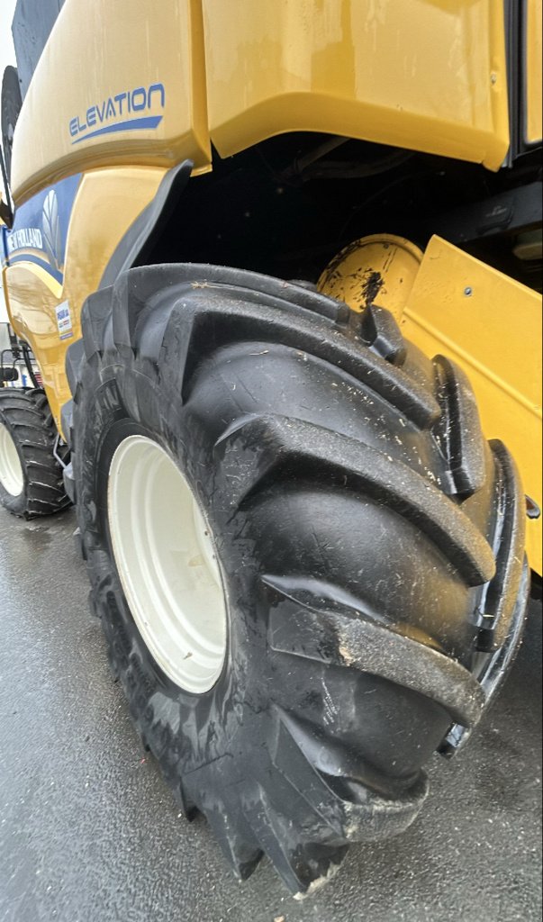 Mähdrescher typu New Holland CX 8070 ELEVATION, Gebrauchtmaschine v CORMENON (Obrázek 8)