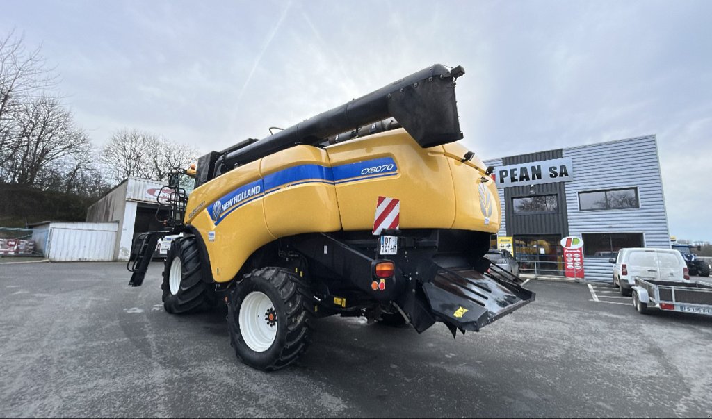 Mähdrescher typu New Holland CX 8070 ELEVATION, Gebrauchtmaschine v CORMENON (Obrázek 3)