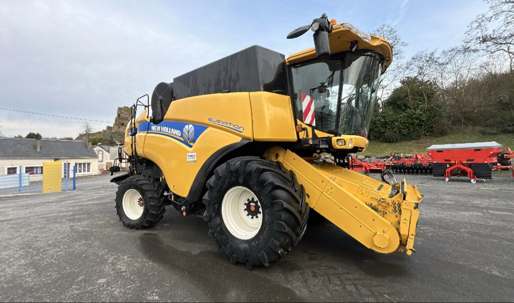 Mähdrescher typu New Holland CX 8070 ELEVATION, Gebrauchtmaschine v CORMENON (Obrázek 2)