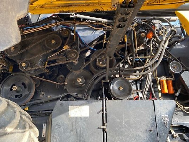 Mähdrescher of the type New Holland CX 8090, Gebrauchtmaschine in Muespach-le-Haut (Picture 7)