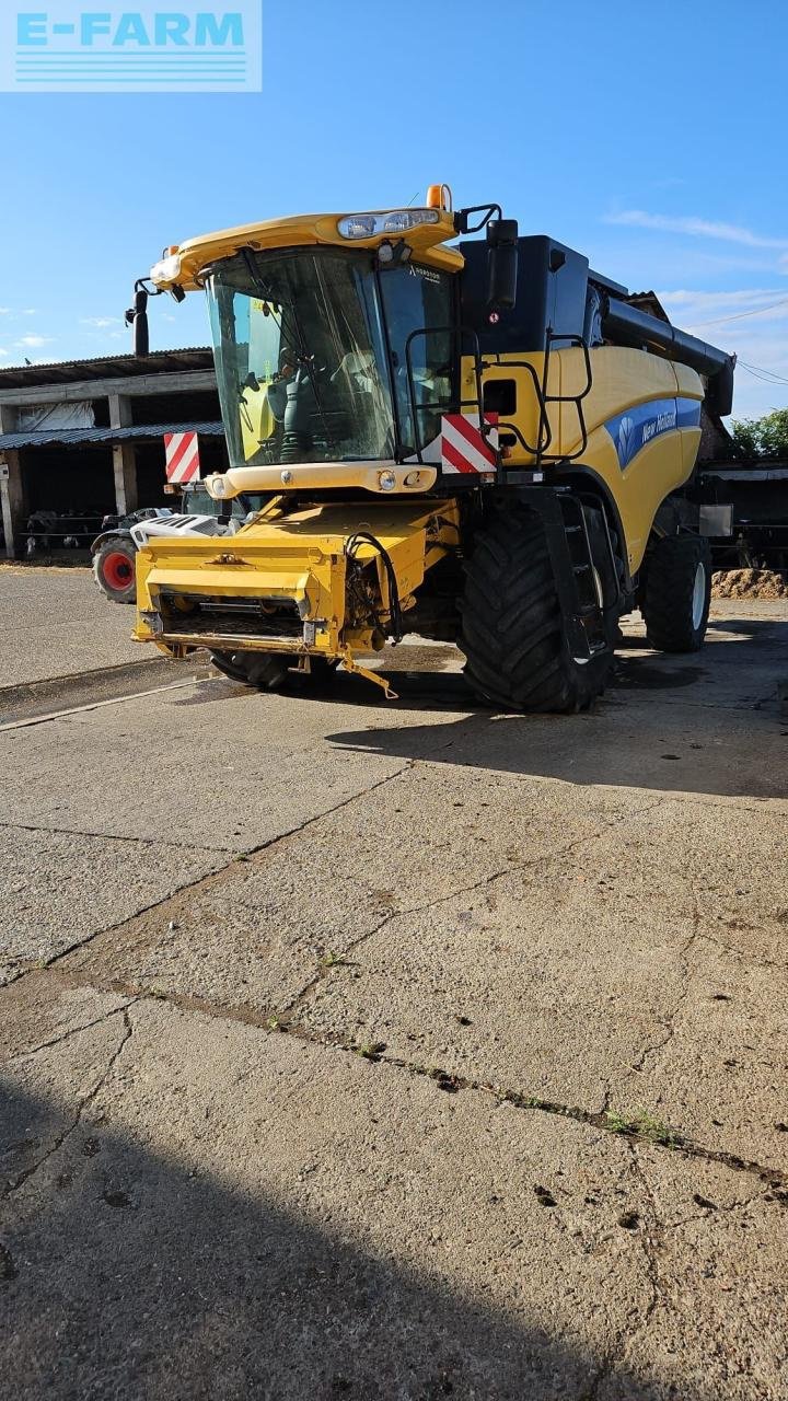 Mähdrescher of the type New Holland CX 860, Gebrauchtmaschine in Hamburg (Picture 3)
