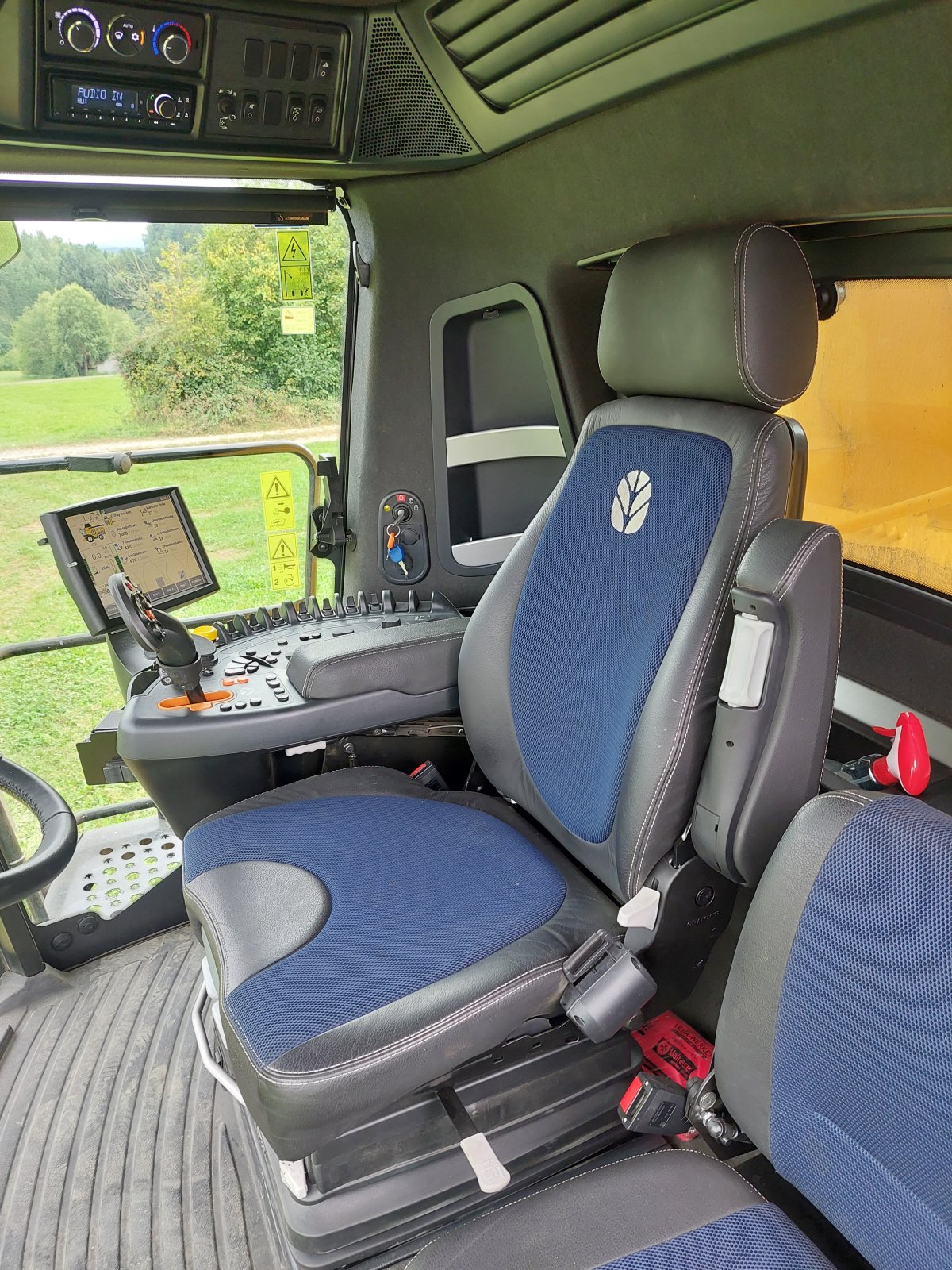 Mähdrescher del tipo New Holland CX 8.70, Gebrauchtmaschine In Miltach (Immagine 11)