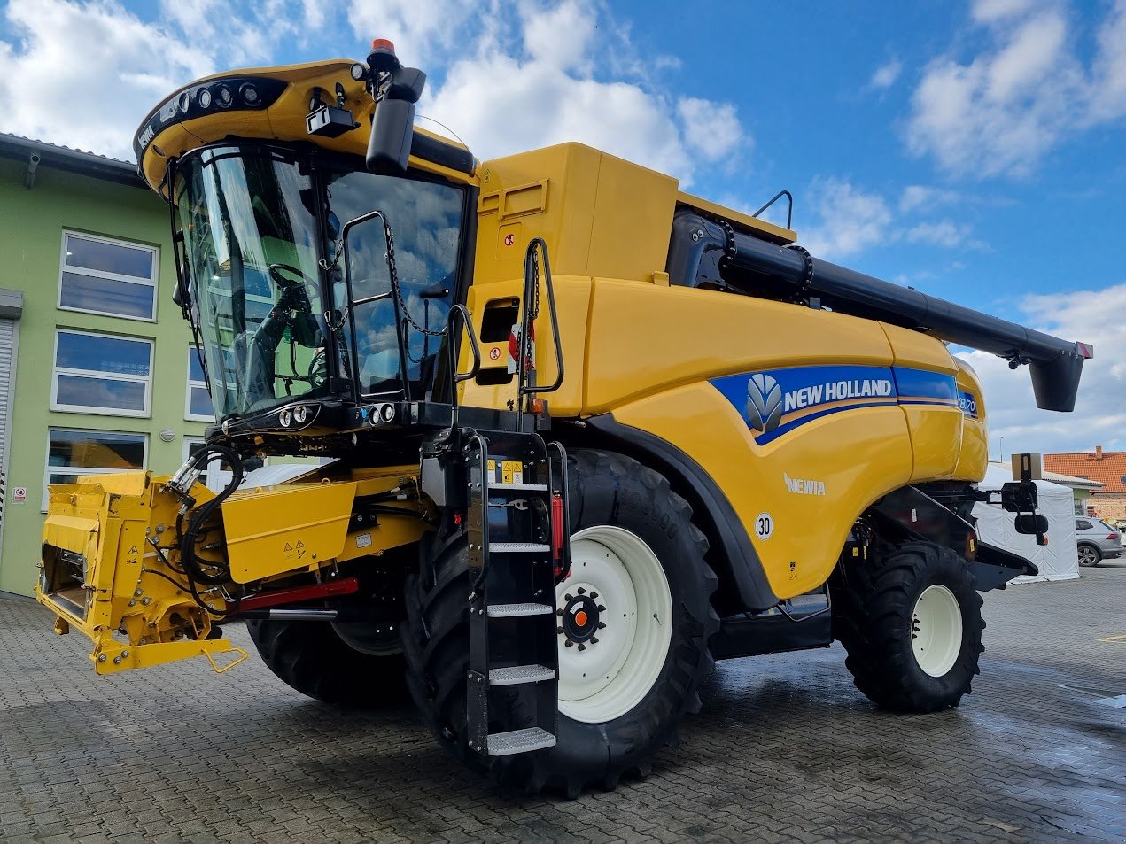 Mähdrescher del tipo New Holland CX 8.70, Gebrauchtmaschine In Stankov (Immagine 3)