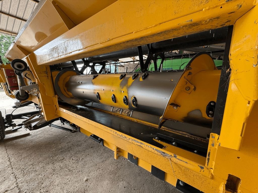 Mähdrescher del tipo New Holland CX 8.70, Gebrauchtmaschine In Lérouville (Immagine 9)