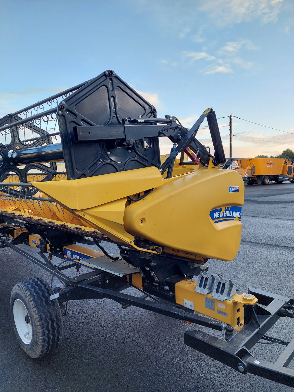 Mähdrescher of the type New Holland CX 8.70, Gebrauchtmaschine in TREMEUR (Picture 11)
