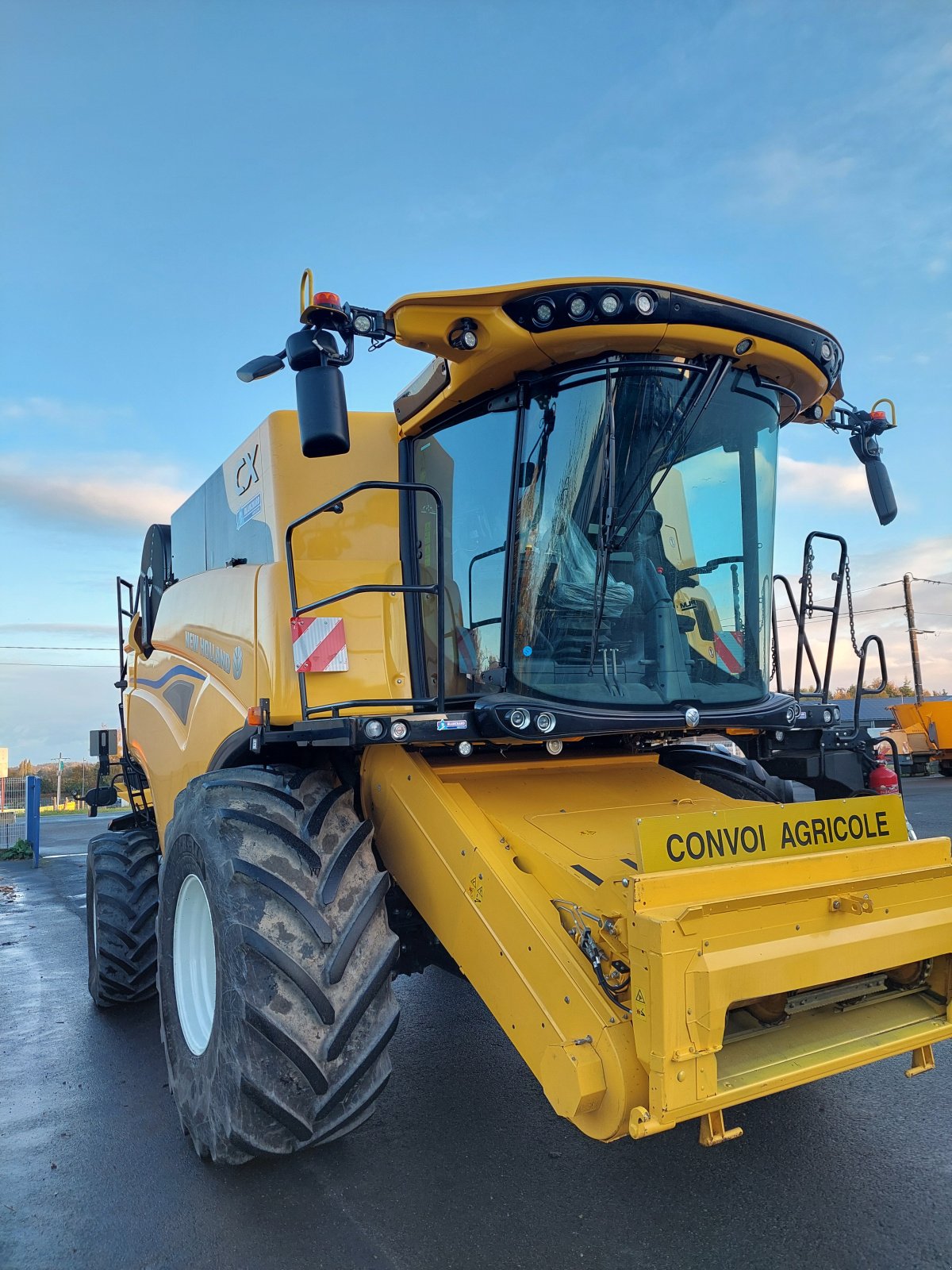 Mähdrescher of the type New Holland CX 8.70, Gebrauchtmaschine in TREMEUR (Picture 5)