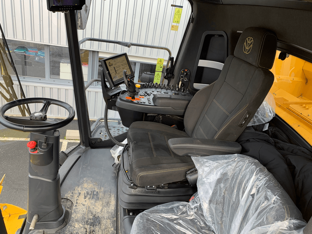 Mähdrescher tip New Holland CX 8.70, Gebrauchtmaschine in TREMEUR (Poză 8)