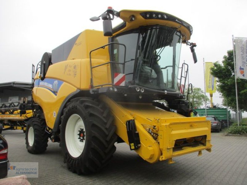 Mähdrescher of the type New Holland CX 8.70, Vorführmaschine in Altenberge (Picture 3)