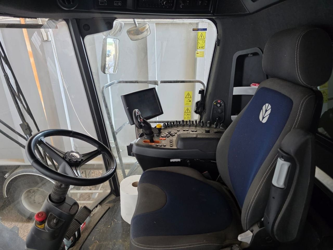 Mähdrescher of the type New Holland CX 8.90, Gebrauchtmaschine in Marolles (Picture 3)