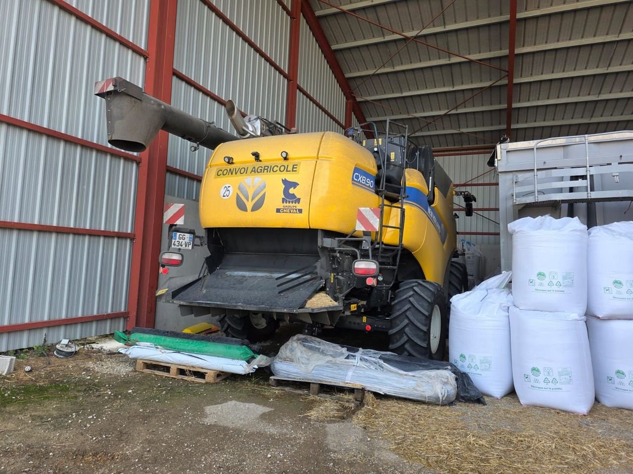 Mähdrescher of the type New Holland CX 8.90, Gebrauchtmaschine in Marolles (Picture 2)