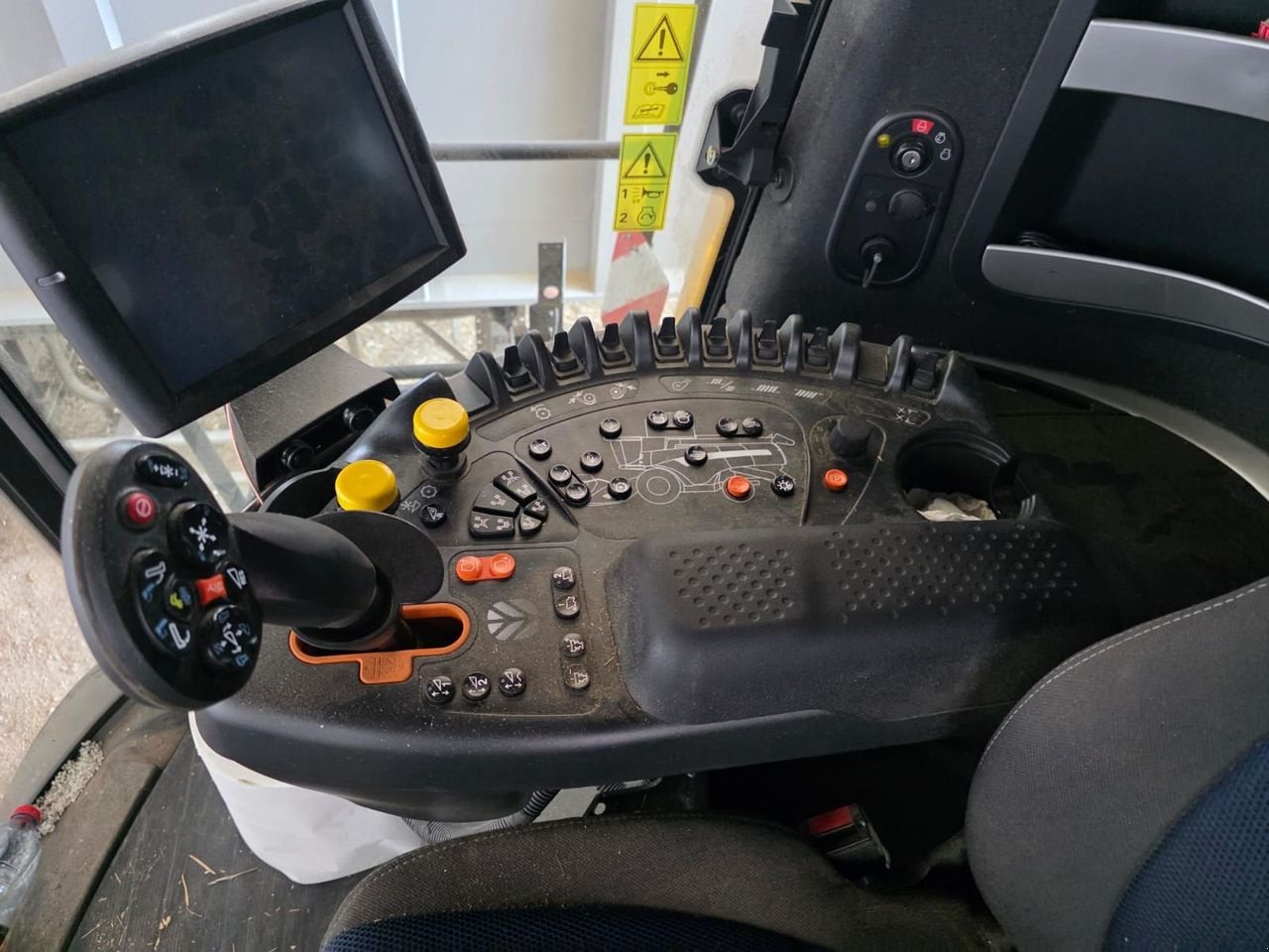 Mähdrescher of the type New Holland CX 8.90, Gebrauchtmaschine in Marolles (Picture 4)