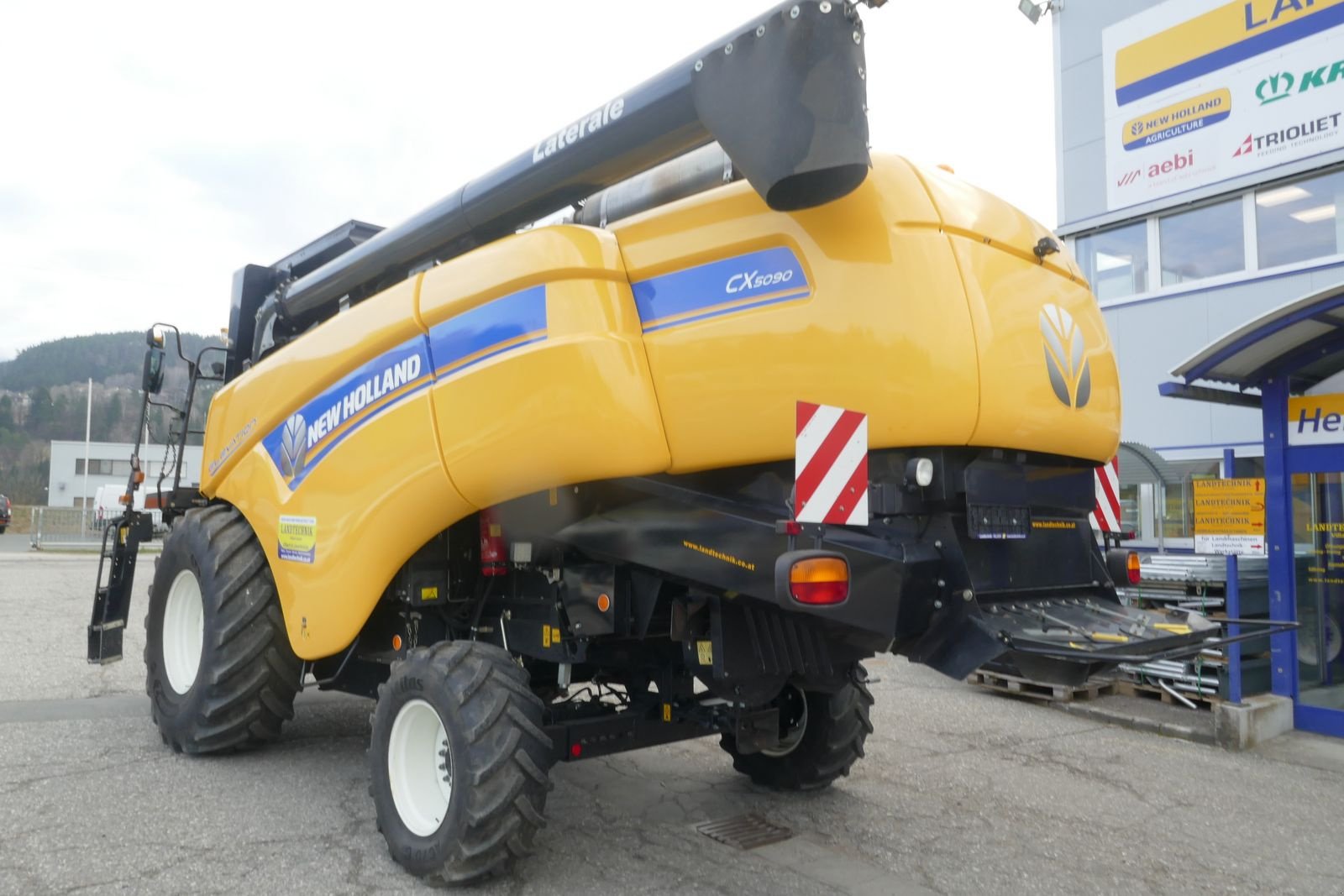 Mähdrescher del tipo New Holland CX5090 Elevation, Gebrauchtmaschine en Villach (Imagen 4)