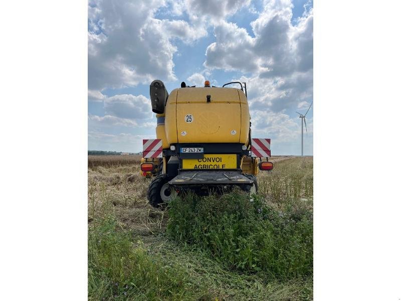 Mähdrescher des Typs New Holland CX5090, Gebrauchtmaschine in ANTIGNY (Bild 3)