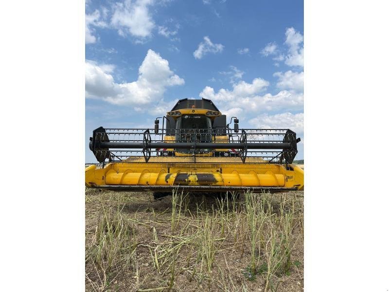 Mähdrescher del tipo New Holland CX5090, Gebrauchtmaschine In ANTIGNY (Immagine 1)
