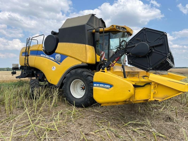 Mähdrescher des Typs New Holland CX5090, Gebrauchtmaschine in ANTIGNY (Bild 5)
