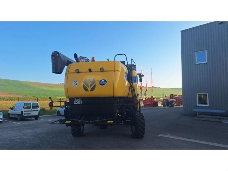 Mähdrescher del tipo New Holland CX6-80, Gebrauchtmaschine In ANTIGNY (Immagine 4)