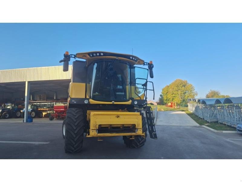 Mähdrescher del tipo New Holland CX6-80, Gebrauchtmaschine In ANTIGNY (Immagine 2)