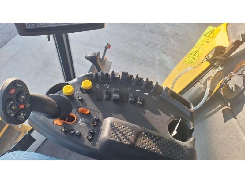 Mähdrescher del tipo New Holland CX6-80, Gebrauchtmaschine In ANTIGNY (Immagine 10)