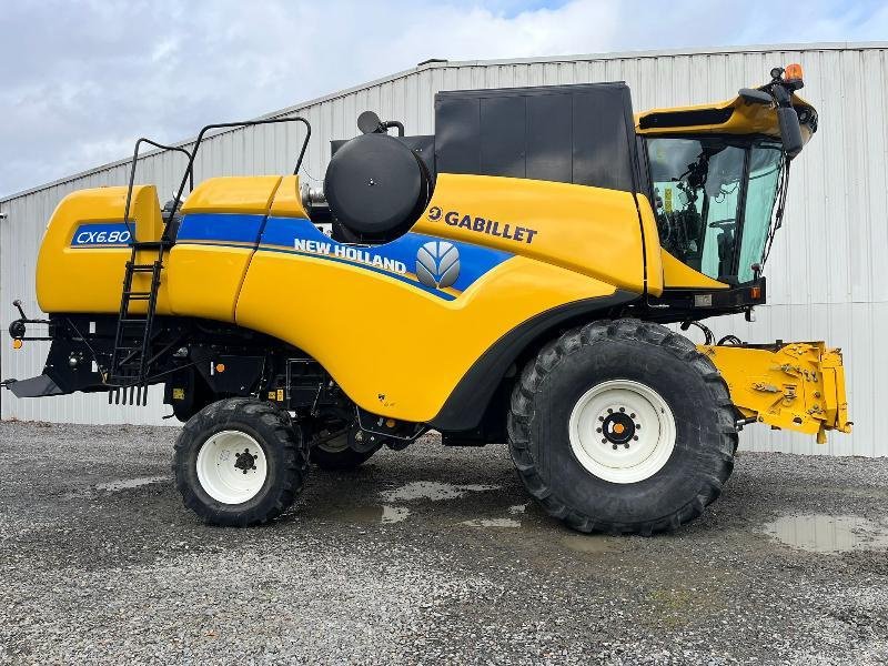 Mähdrescher of the type New Holland CX6,80, Gebrauchtmaschine in PLUMELEC (Picture 1)