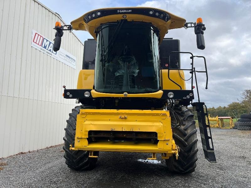 Mähdrescher of the type New Holland CX6,80, Gebrauchtmaschine in PLUMELEC (Picture 2)