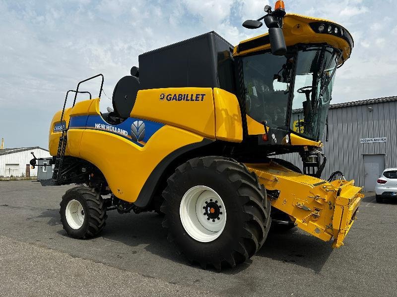 Mähdrescher of the type New Holland CX6,80, Gebrauchtmaschine in PONTIVY (Picture 5)