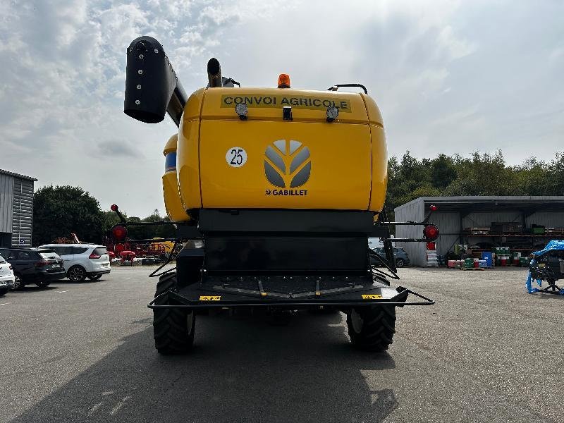 Mähdrescher of the type New Holland CX6,80, Gebrauchtmaschine in PONTIVY (Picture 3)