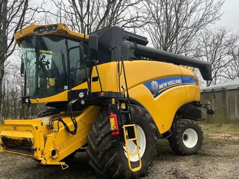 Mähdrescher van het type New Holland CX6090 4WD, Gebrauchtmaschine in Aulum