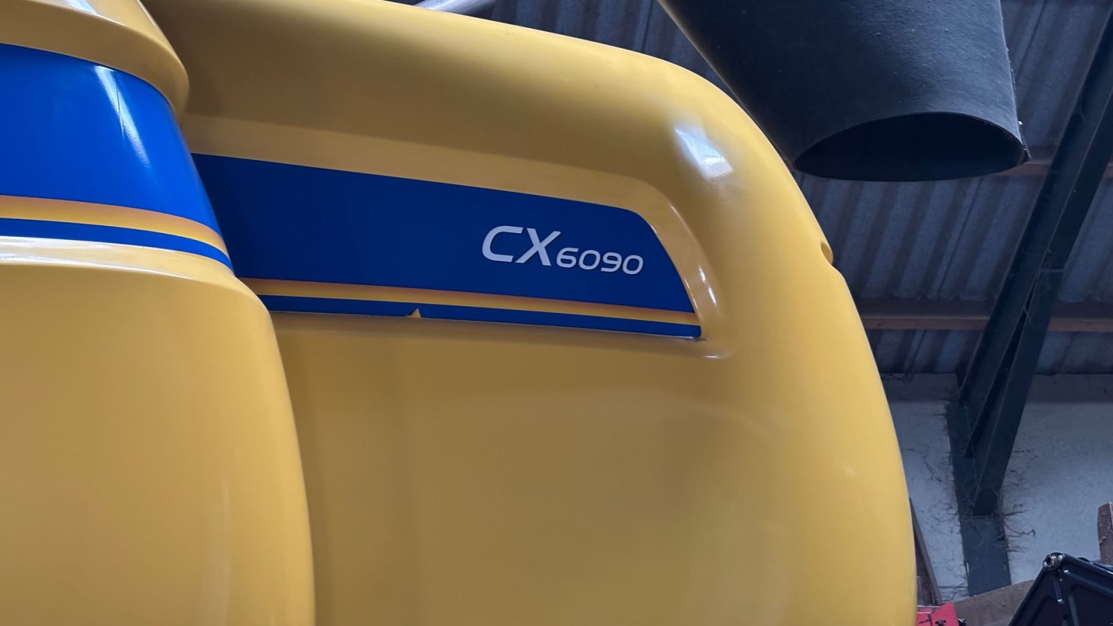 Mähdrescher of the type New Holland CX6090 CX6090, Gebrauchtmaschine in Glamsbjerg (Picture 4)