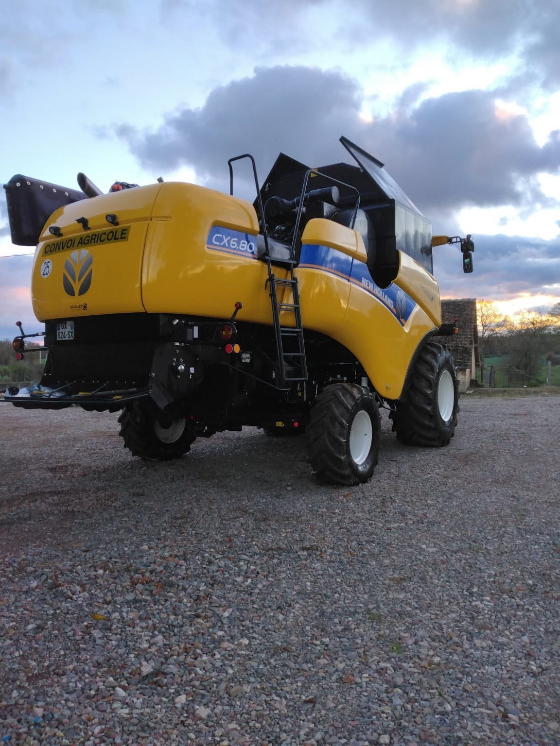 Mähdrescher del tipo New Holland CX6.80, Gebrauchtmaschine In Le Horps (Immagine 2)