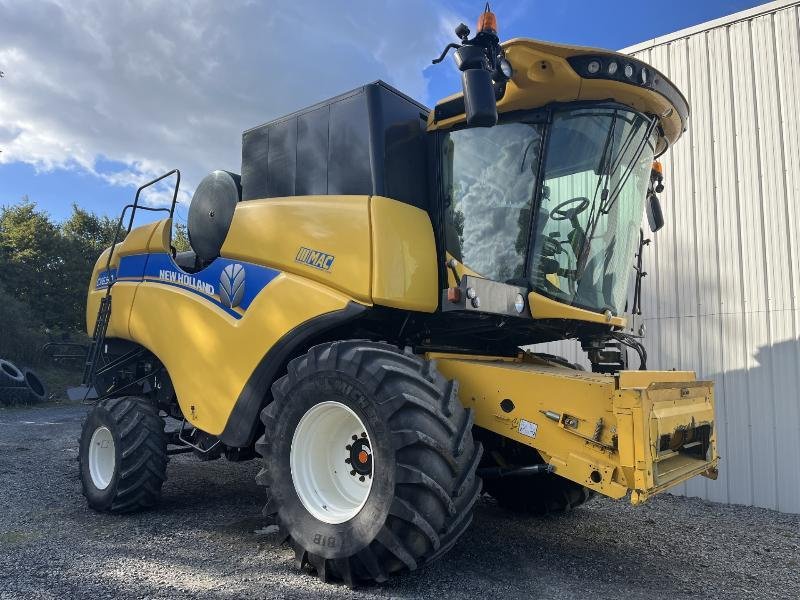 Mähdrescher of the type New Holland CX690, Gebrauchtmaschine in CHATEAUBRIANT CEDEX (Picture 1)