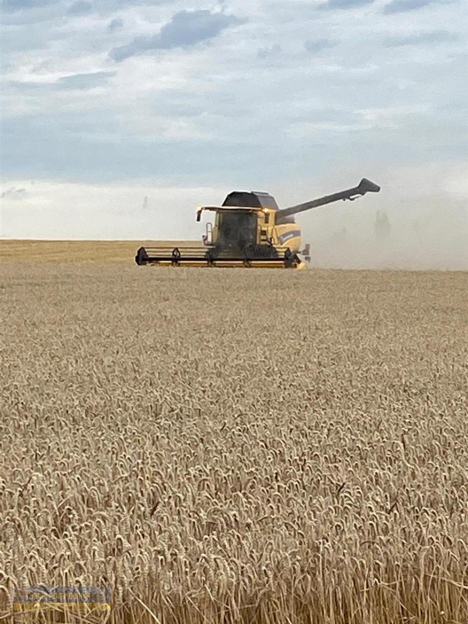 Mähdrescher of the type New Holland CX7.90 ST5 ZED, Neumaschine in Rhaunen (Picture 2)