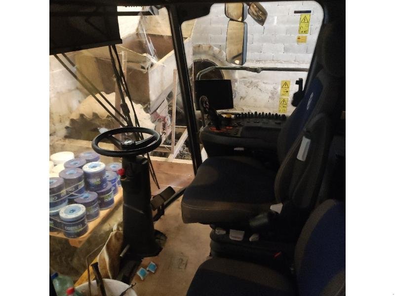 Mähdrescher of the type New Holland CX8-70, Gebrauchtmaschine in CHAUMONT (Picture 2)