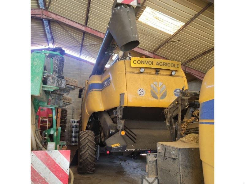 Mähdrescher of the type New Holland CX8-70, Gebrauchtmaschine in CHAUMONT (Picture 3)