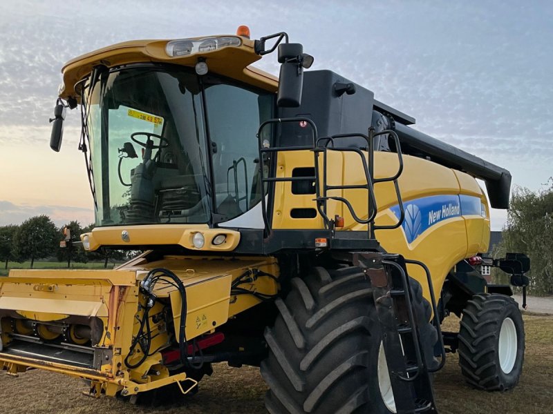 Mähdrescher del tipo New Holland CX8070, Gebrauchtmaschine In Hårlev