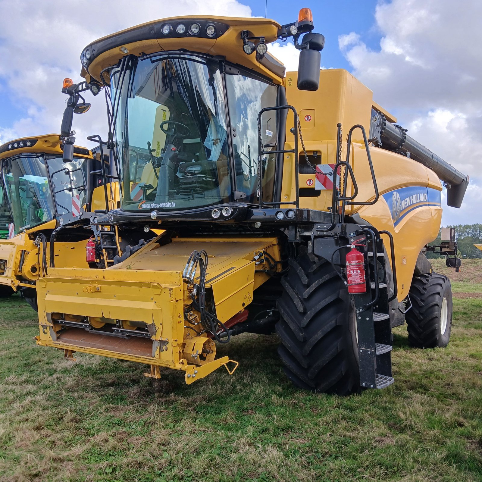 Mähdrescher of the type New Holland CX8.70, Gebrauchtmaschine in HERLIN LE SEC (Picture 2)