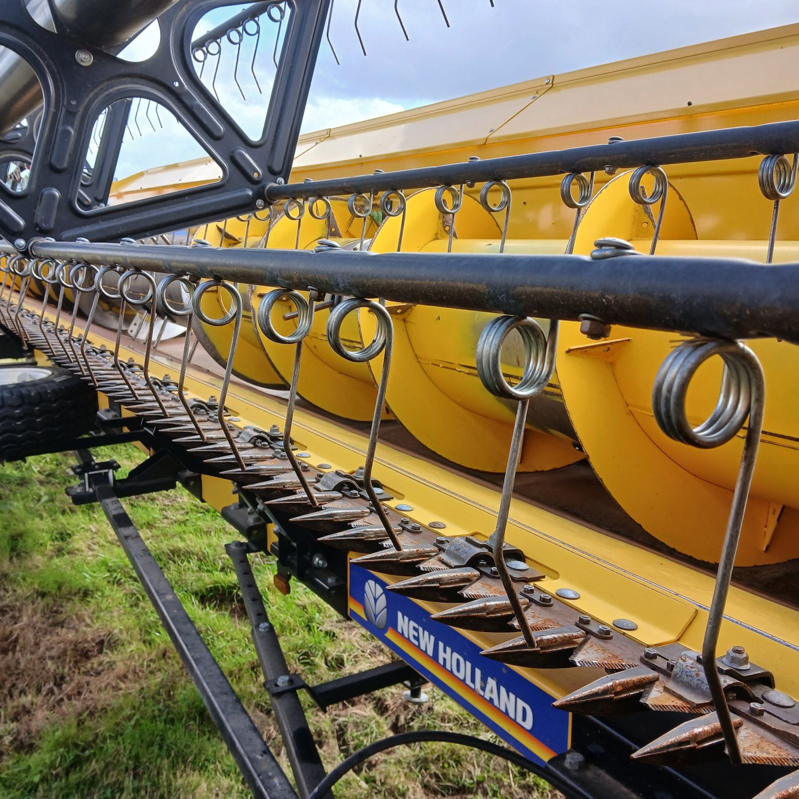 Mähdrescher of the type New Holland CX8.70, Gebrauchtmaschine in HERLIN LE SEC (Picture 6)