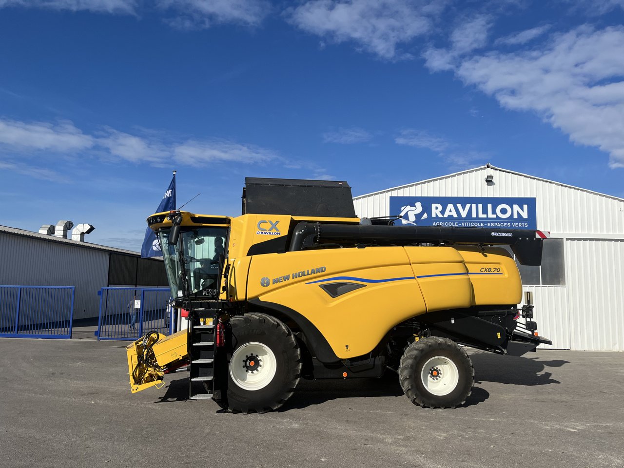 Mähdrescher del tipo New Holland CX8.70, Gebrauchtmaschine In VERT TOULON (Immagine 3)