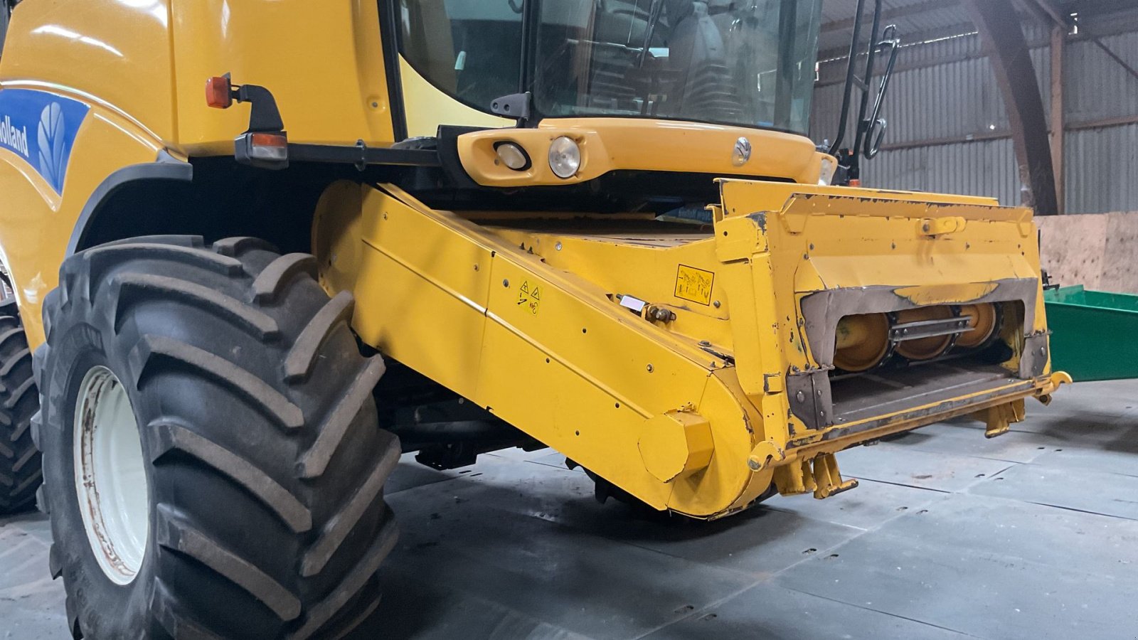 Mähdrescher des Typs New Holland CX880 med skærebordsvogn, Gebrauchtmaschine in Egtved (Bild 2)