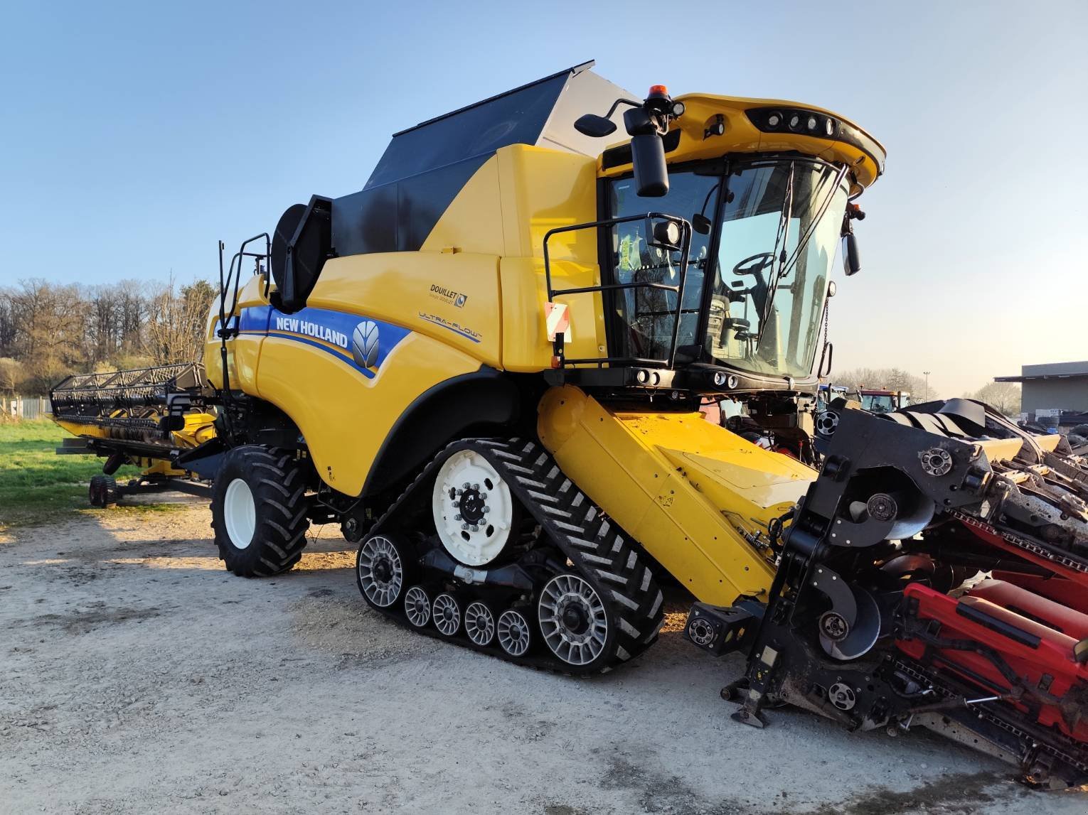 Mähdrescher van het type New Holland CX8.80SMARTTRAX, Gebrauchtmaschine in Le Horps (Foto 4)