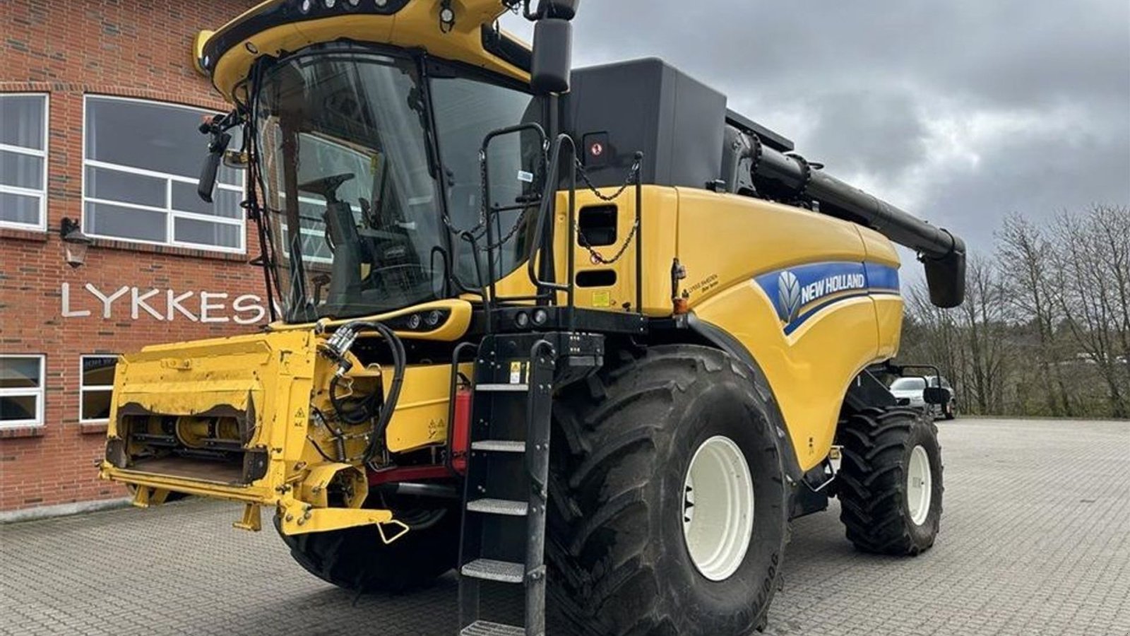 Mähdrescher des Typs New Holland CX8.85 SLH + 35” VarioFeed HD, Gebrauchtmaschine in Gjerlev J. (Bild 2)