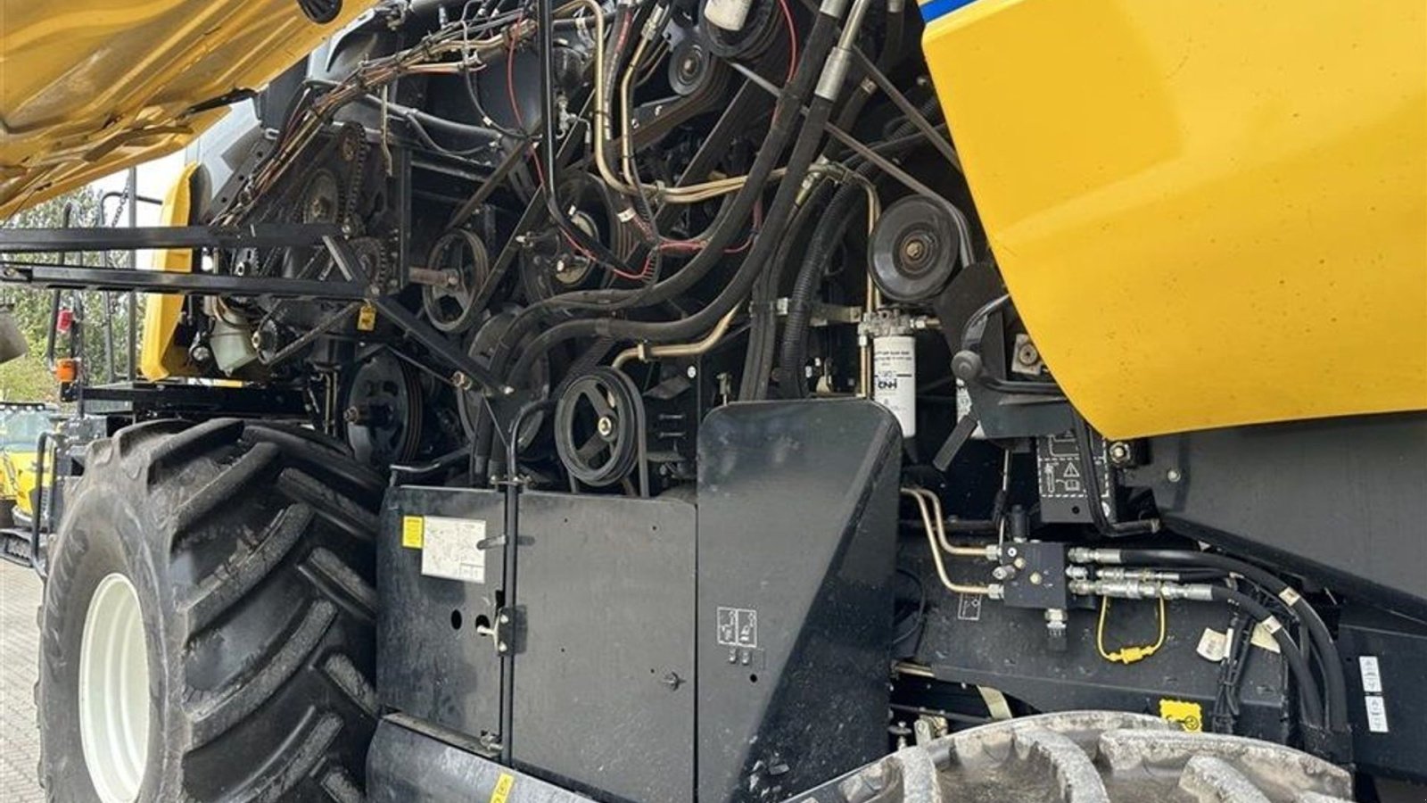 Mähdrescher des Typs New Holland CX8.85 SLH + 35” VarioFeed HD, Gebrauchtmaschine in Gjerlev J. (Bild 13)