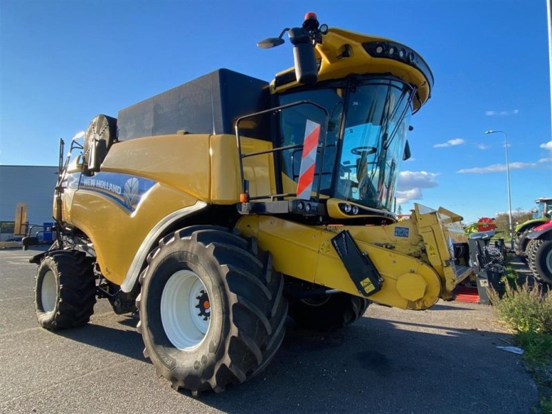 Mähdrescher des Typs New Holland CX8.90 SLH SLS!!!  GPS. Incl. 9 meter skærebord og vogn., Gebrauchtmaschine in Kolding (Bild 1)