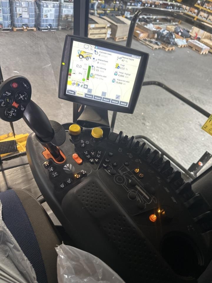 Mähdrescher of the type New Holland CX8.90 SLH, Gebrauchtmaschine in Hadsten (Picture 8)