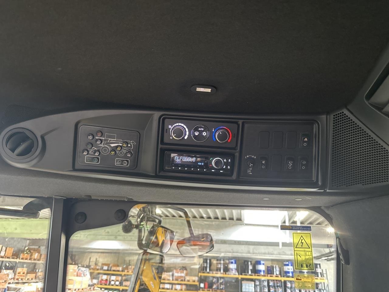 Mähdrescher of the type New Holland CX8.90 SLH, Gebrauchtmaschine in Hadsten (Picture 7)