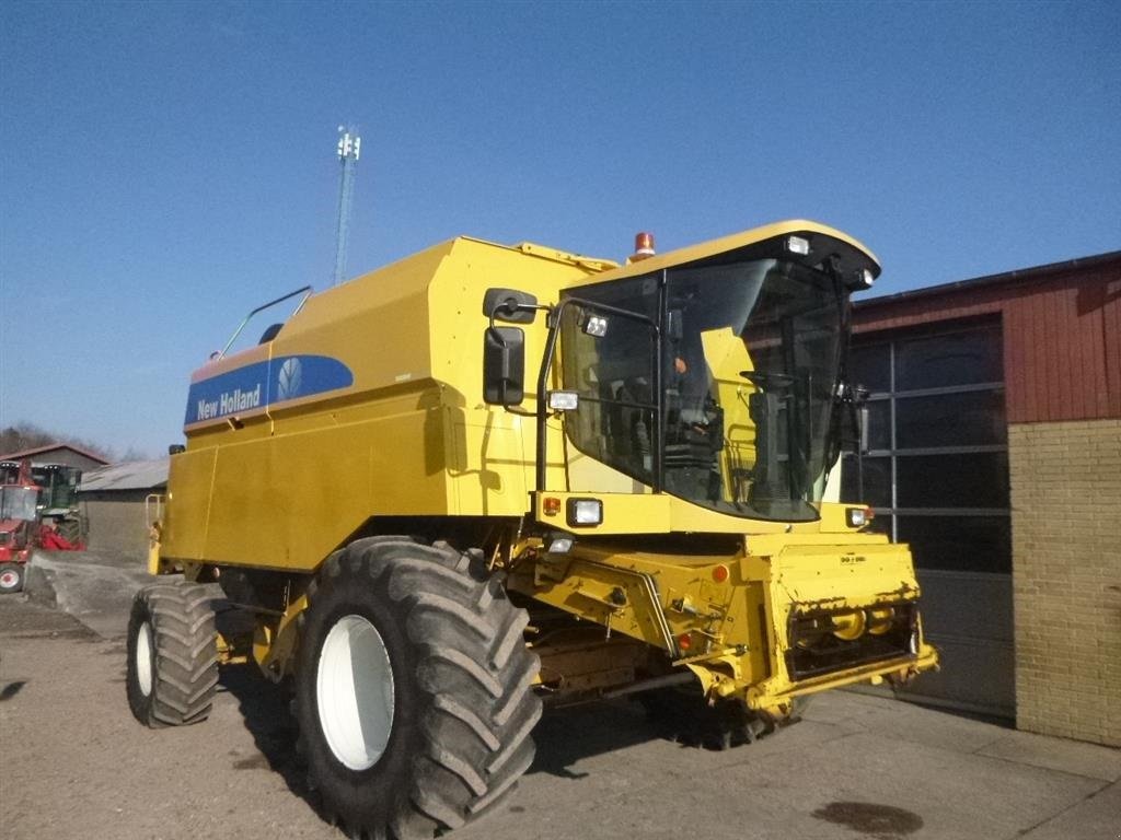 Mähdrescher des Typs New Holland KØBES : TX 62, 63, 64, 65, 66, 68, Gebrauchtmaschine in Skive (Bild 2)